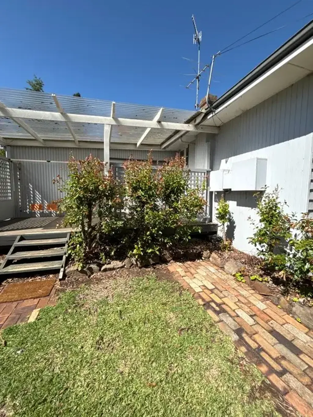 Cozy, Convenient and Tidy unit looking for next great tenant!