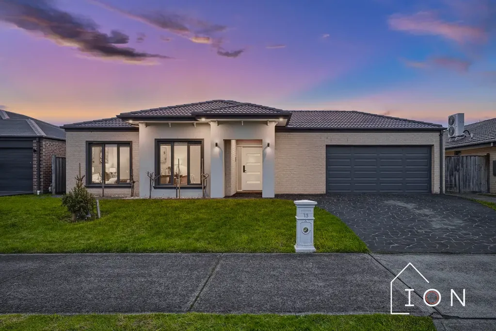 Lyndhurst 5房  Space, Style & Location – 5 Bedrooms, 4 Living Areas in Marriott Waters