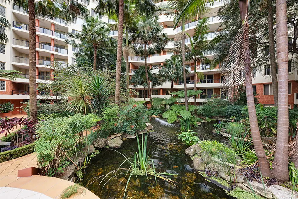 MODERN SPACIOUS UNIT IN PRIME LOCATION!