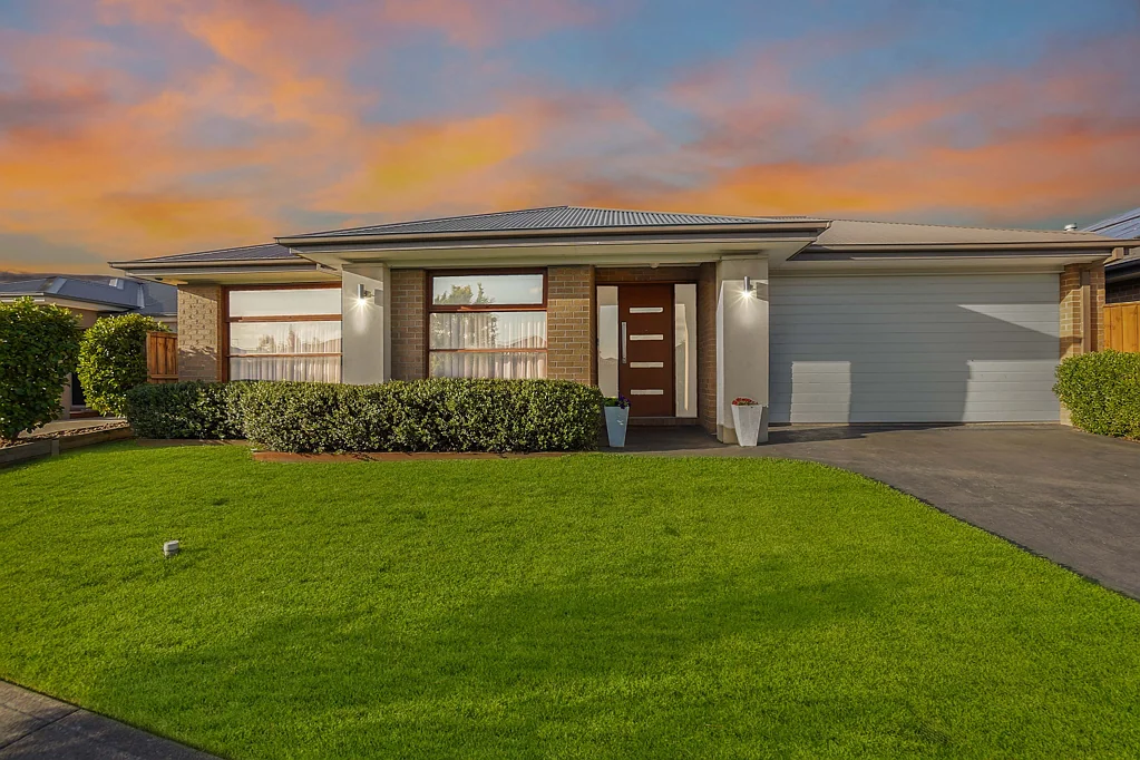 8 Harlem Way, Officer, VIC 3809