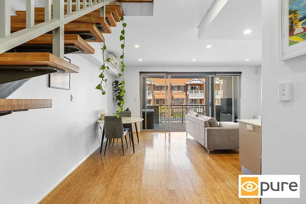 SPLIT LEVEL ONE BEDROOM APARTMENT, COMBINING TOWNHOUSE PROPORTIONS WITH APARTMENT EASE