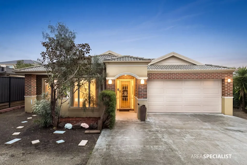 Point Cook 4ਬੈੱਡਰੂਮ Listed AS - Single-Level Grandeur with Resort Style Living on a Rare approx. 900m2 allotment.