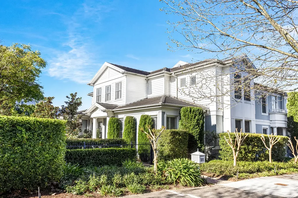 Luxurious Corner Townhouse on Breakfast Point Boulevard