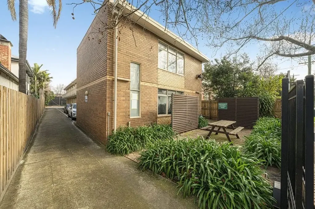 Furnished, Convenient and Perfectly Positioned
