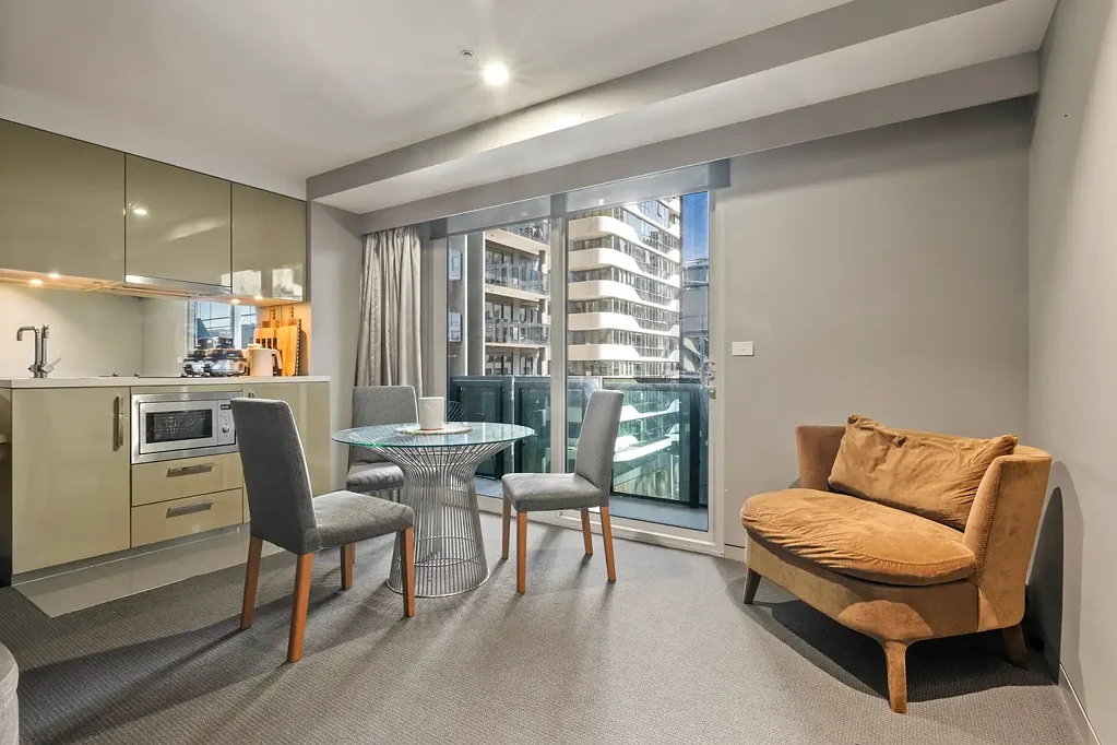 Melbourne 1બેડરૂમ St Kilda Road | A Melbourne Pad with Investment Potential