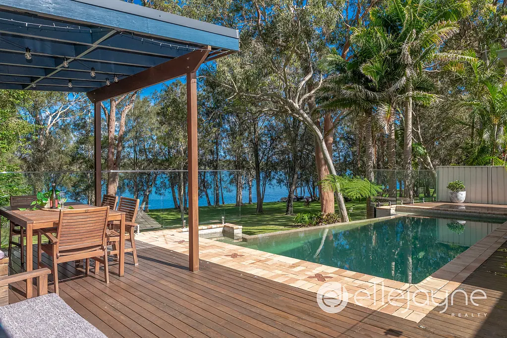 17 Kenneth Place, Mannering Park, NSW 2259