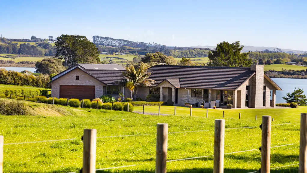 Waiau Pa Spectacular water views, total privacy and a shed