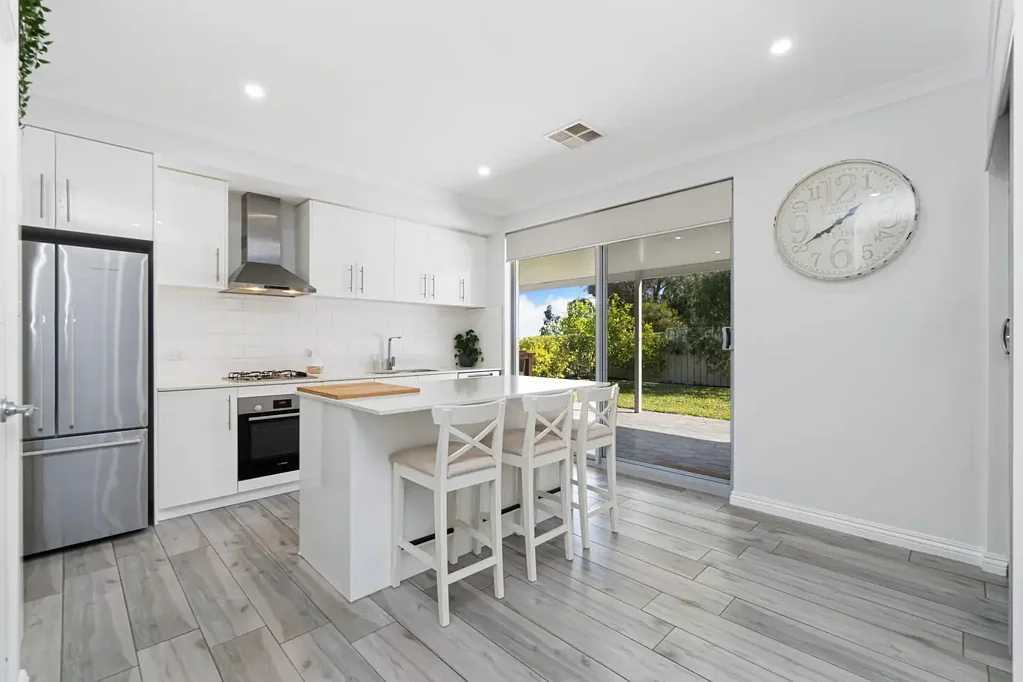 Craigie 3 Bedroom IT'S PARADISE BY THE PARK ON MAYHILL!!