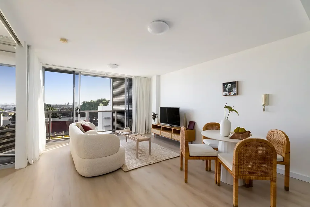 Alexandria 1 Bedroom Stunning one-bedder with a dedicated study