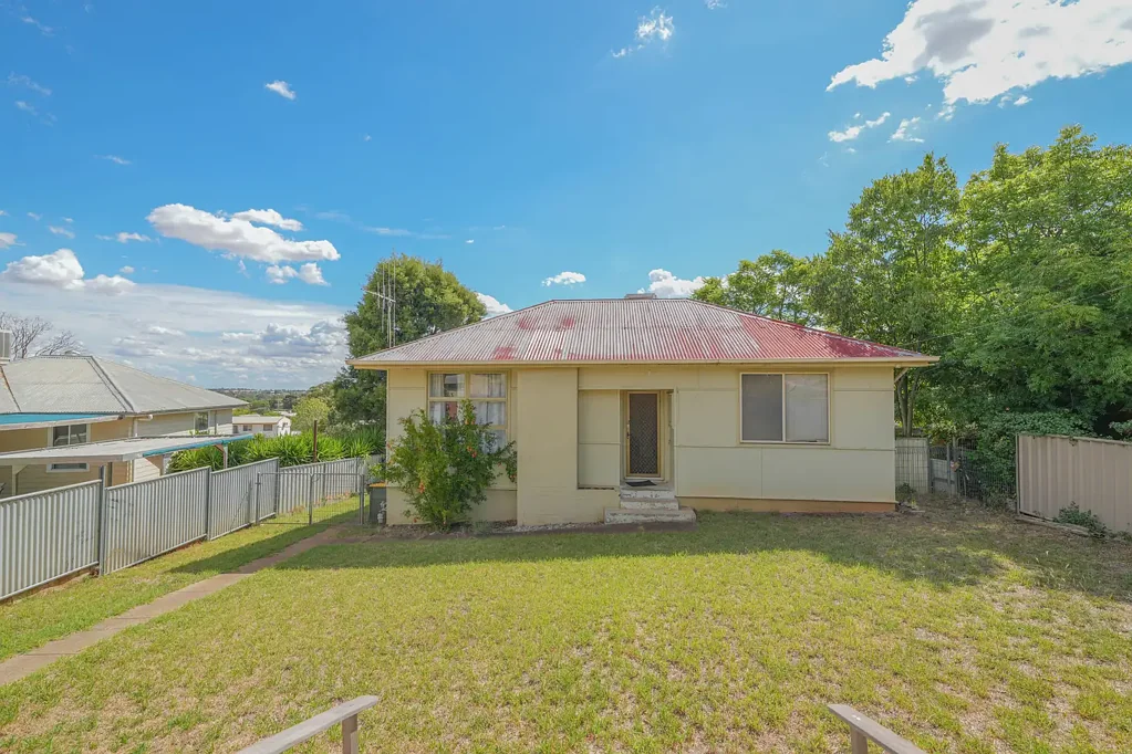 4 Charles Rigg Avenue, Parkes, NSW 2870
