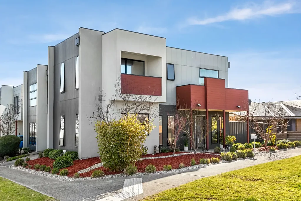 Greenvale 3 Bedroom Modern Family Living in a Prime Greenvale Location