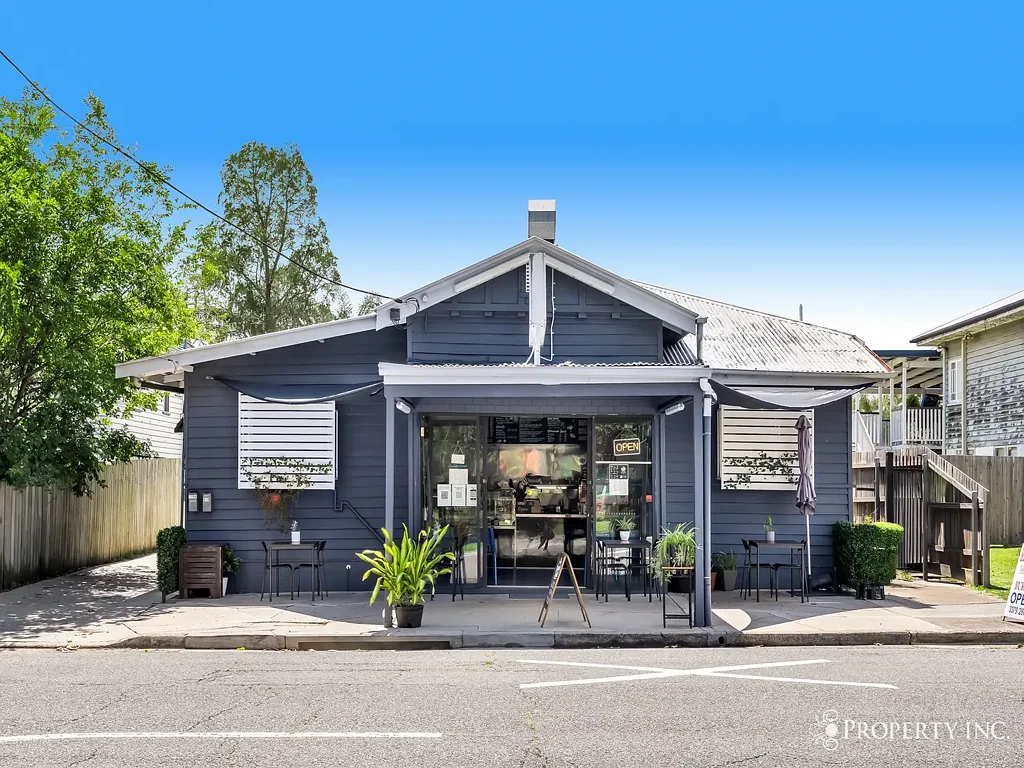 Graceville 4બેડરૂમ RETAIL COMMERCIAL SPACE WITH 4 BEDROOM HOUSE ON 607 SQM BLOCK