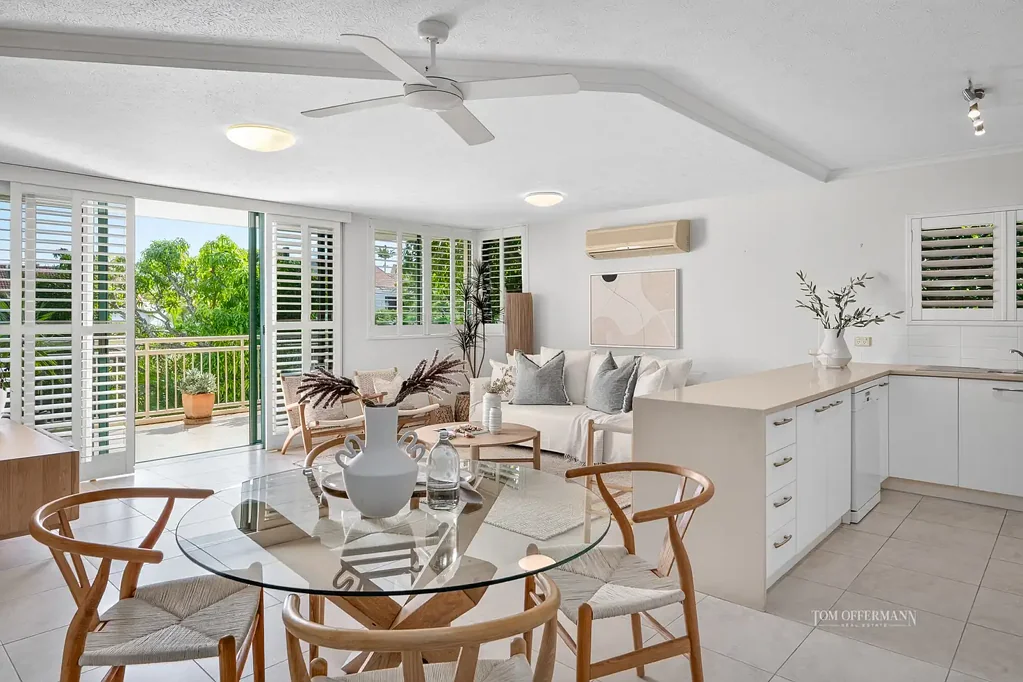 Noosa Heads 2 Bedroom Majesty of The Hill; Prized Location & Walk to Hastings Street