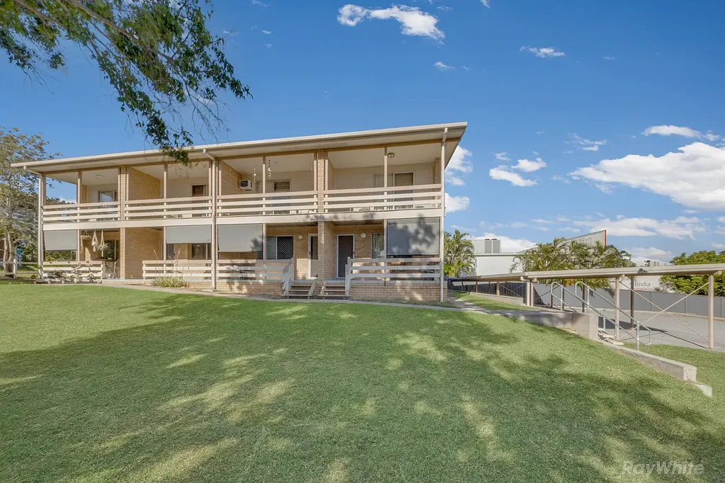 West Gladstone 2ห้องนอน TOWNHOUSE STYLE UNIT… CENTRALLY LOCATED… BOUTIQUE COMPLEX