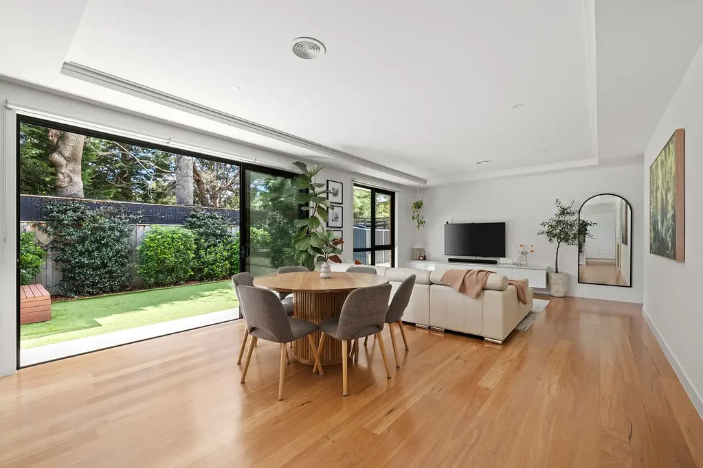 Ferntree Gully 4Kwarto The Brief: Stylish Family Haven with Private Green Escape. NO BODY CORP!