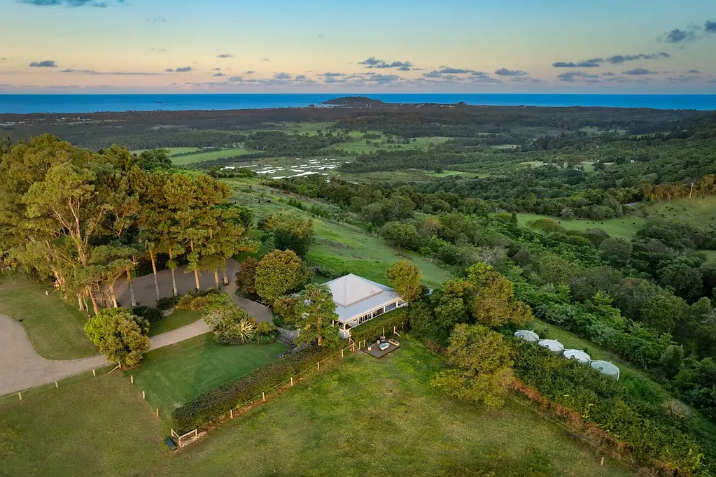Mcleods Shoot 4chambre Cinematic lighthouse to sunset views, discover Byron's premier private acreage