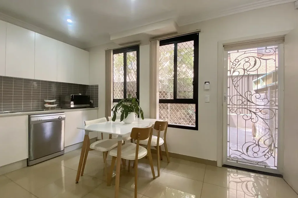 Modern & Spacious Townhouse in a Convenient Location
