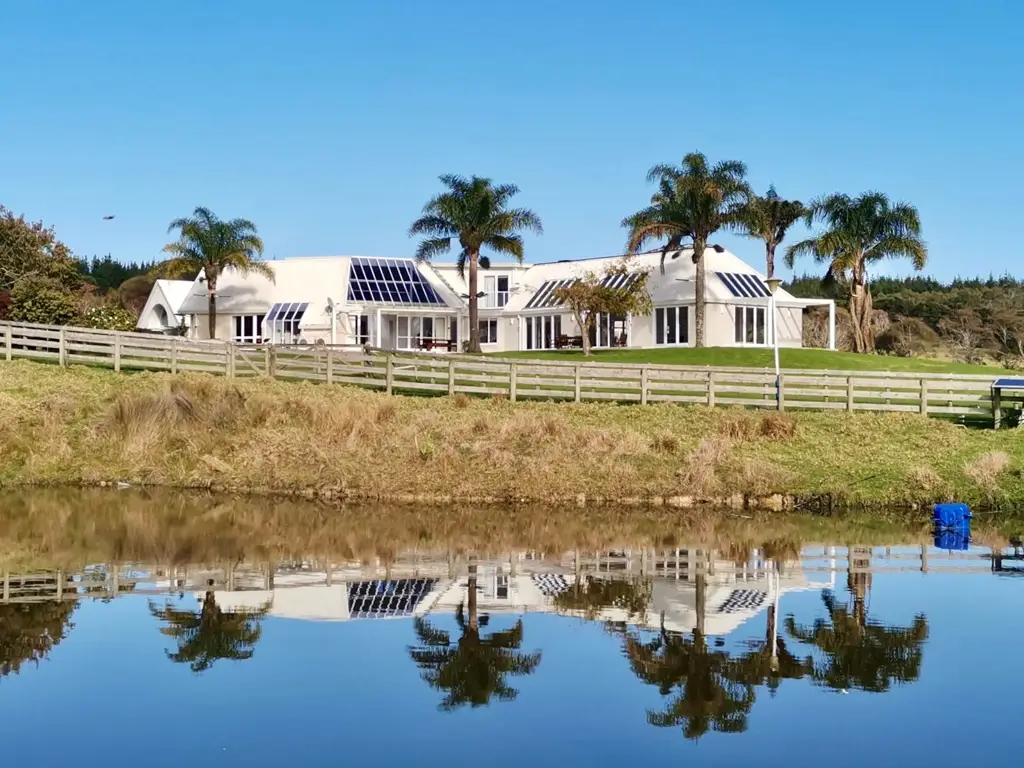 Dairy Flat 7房  Ultimate Rural Escape with Dual Dwellings