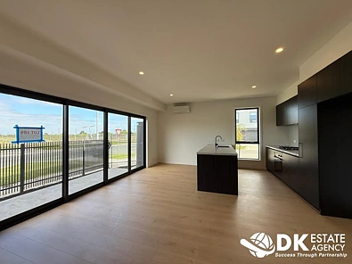 27 Lucent Avenue, Wollert, VIC 3750, 3 habitaciones, 2 baños, Townhouse