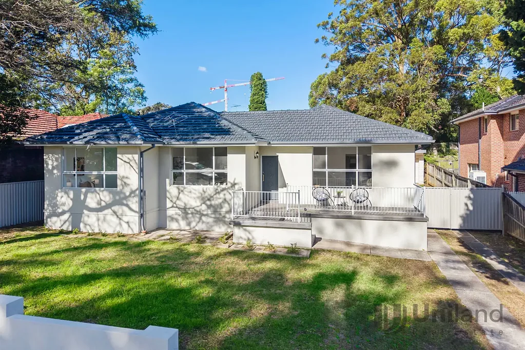Eastwood 5Kwarto Fully Renovated Full Brick Family Home with Self-Contained Granny Flat | Walk to Train & Shopping Centre