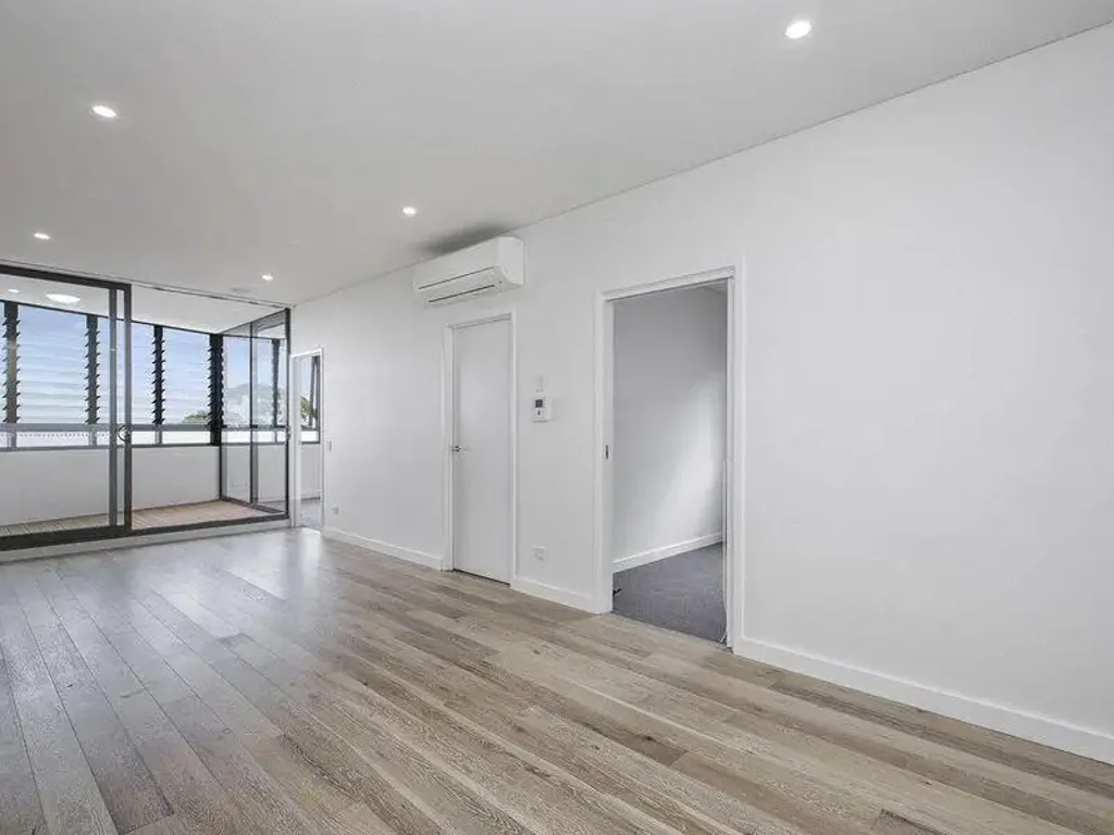 Beautifully Presented Two Bedroom Unit!