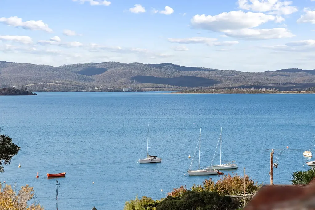 74 Robert Street, Beauty Point, TAS 7270