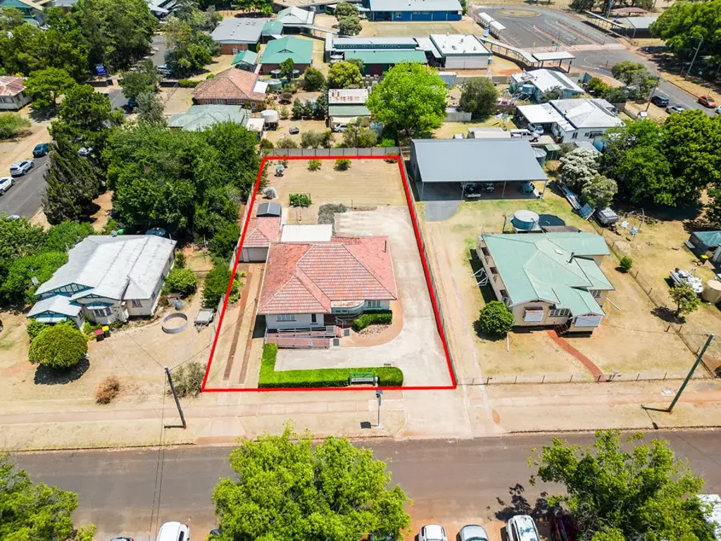 Kingaroy 3 Bedroom Move in today to this 1174sqm Business-Ready or Residential Property in Kingaroy