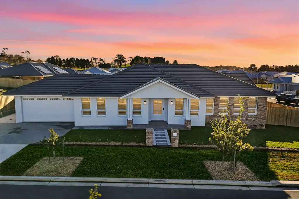 Moss Vale 4Habitaciones Architectural Elegance Meets Modern Family Living