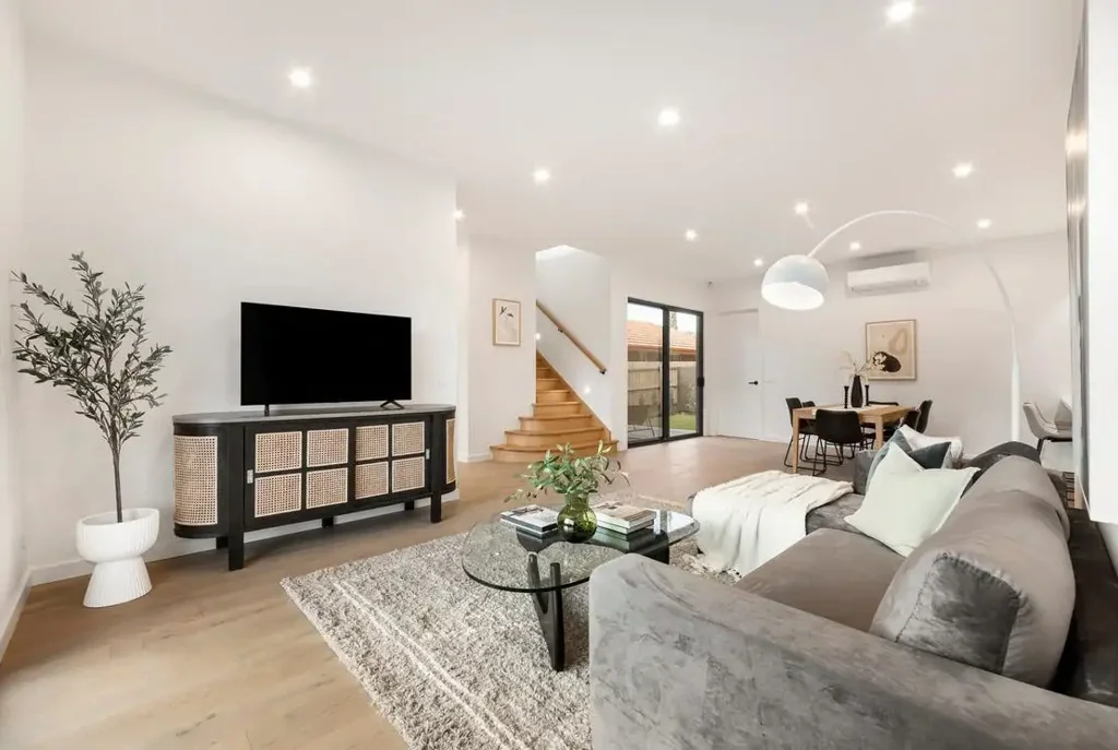 Refined Luxury Living with Seamless Indoor–Outdoor Connection