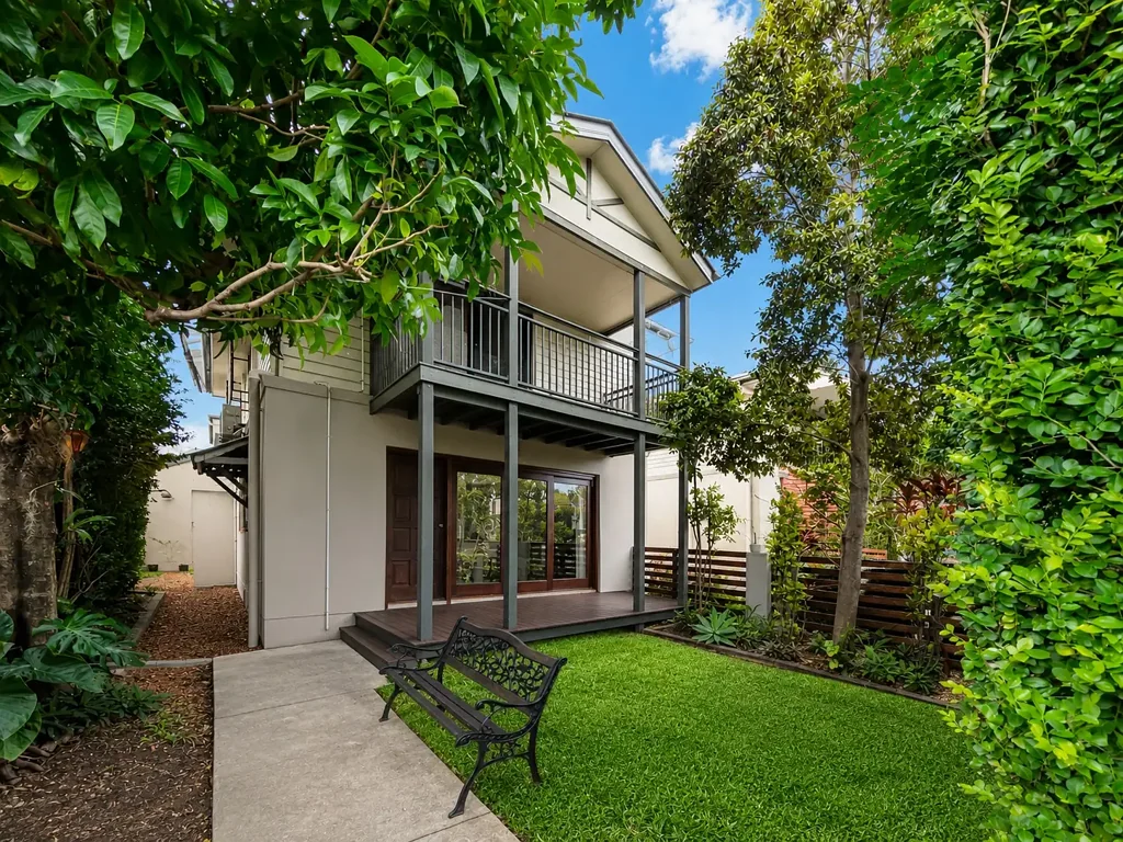 Balmoral 3ห้องนอน FREESTANDING EXECUTIVE TOWNHOUSE IN LEAFY POSITION