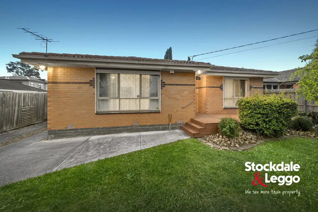 Fawkner 3ਬੈੱਡਰੂਮ Double-Fronted Charm with Outstanding Potential!