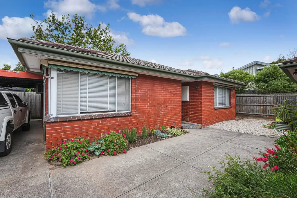 CONVENIENT AND COMFORTABLE LIVING!