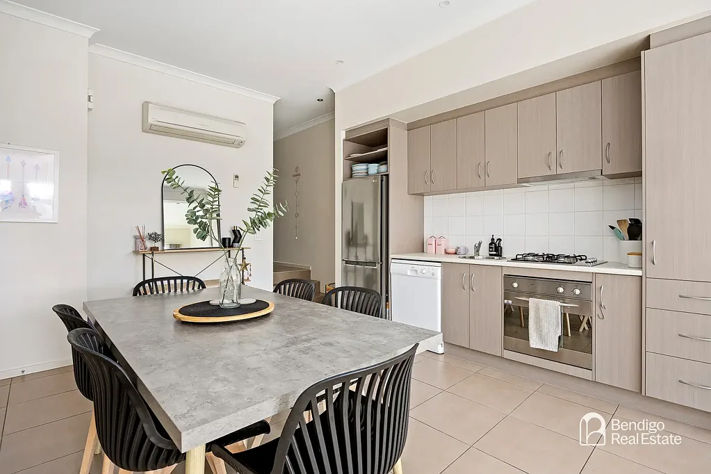 BEAUTIFULLY PRESENTED TOWNHOUSE IN A PRIME LOCATION