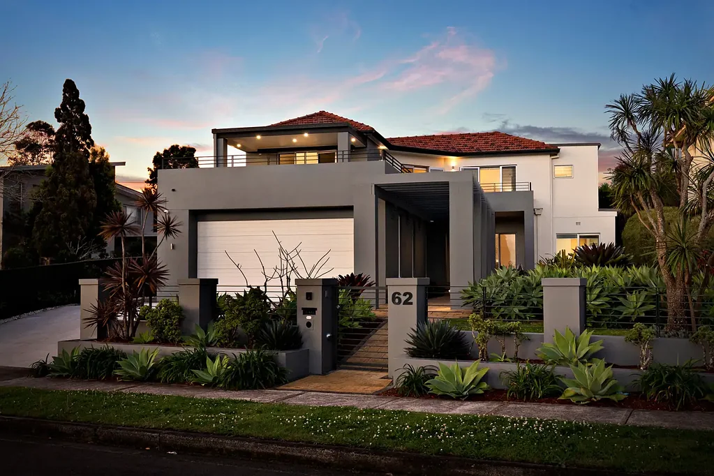 Seaforth 5Kwarto Family entertainer with north-facing backyard and Middle Harbour views