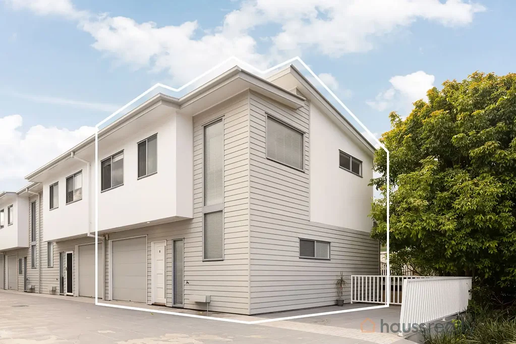 Corinda 3 Bedroom Stylish & Effortlessly Low-Maintenance Townhouse