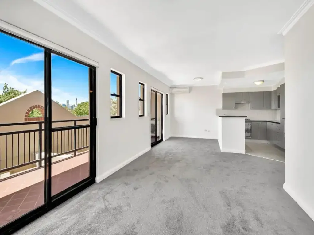 Stylish Top-Floor Apartment with City Views & Resort-Style Facilities