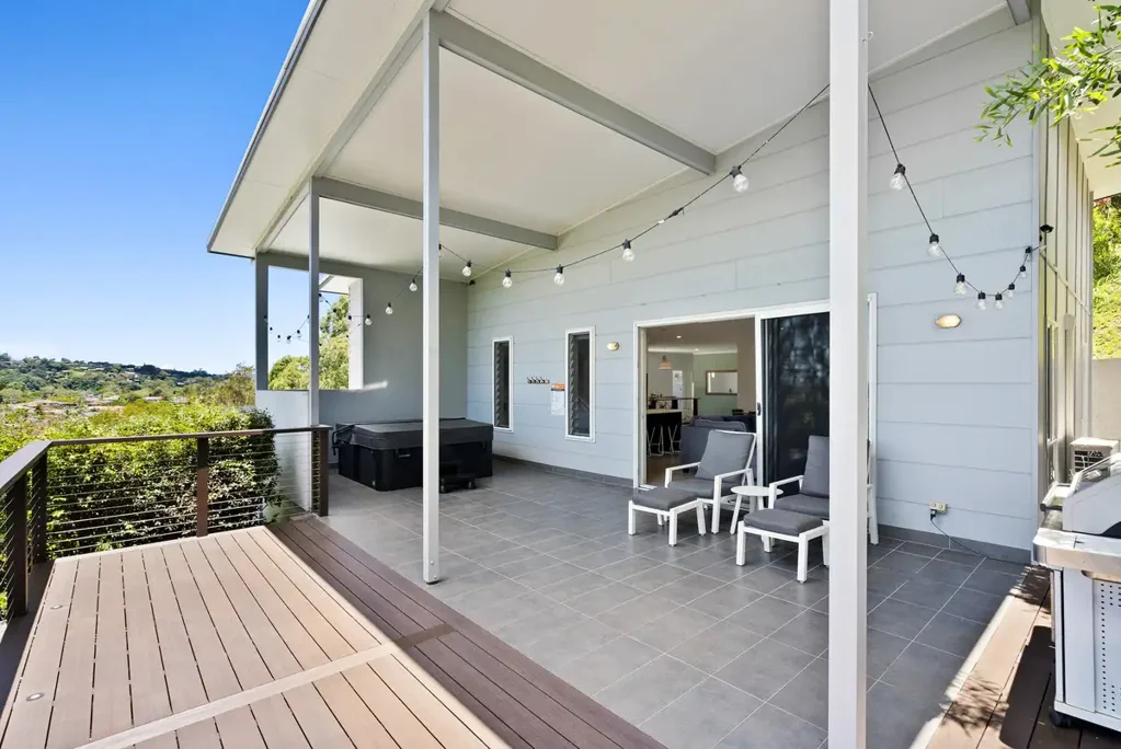 Tweed Heads West 4chambre Elevated Family Living with Space, Style & Spa Entertaining