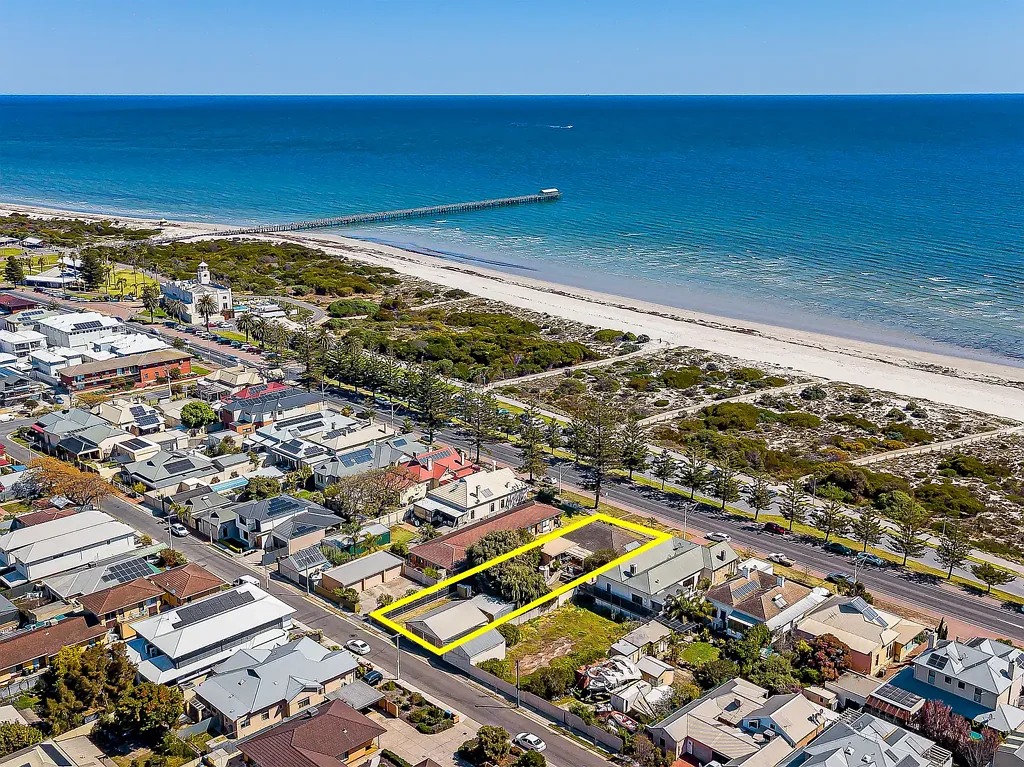 Semaphore 4 Bedroom Absolute Beachfront Living on a Grand 937sqm Allotment with Dual Access..
