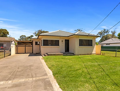 15 & 15A Melbourne Street, Oxley Park, Outer Western Sydney, 5 Schlafzimmer, 2 Badezimmer, House