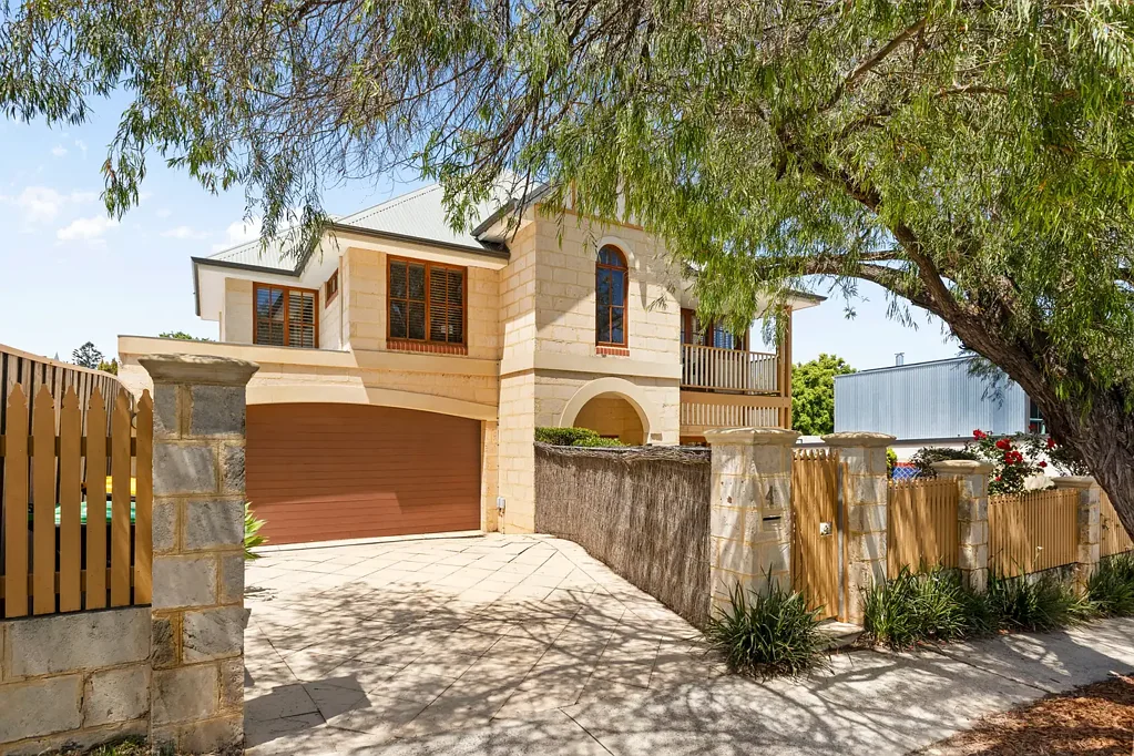4 Lakeway Street, Claremont, WA 6010
