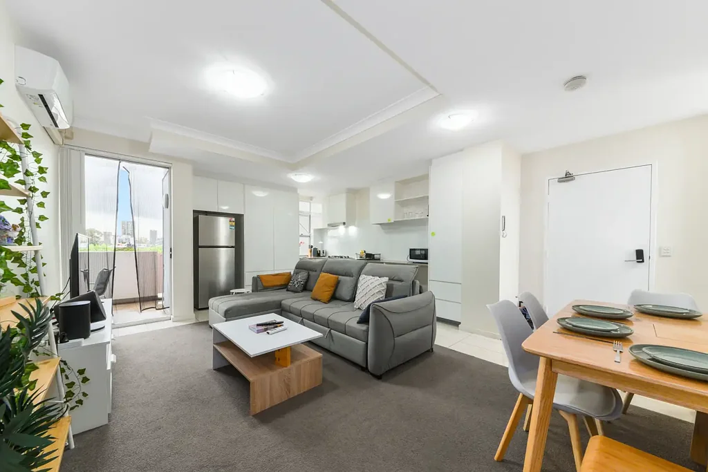 Rosehill 3ਬੈੱਡਰੂਮ Split-Level Apartment with Study - Walk to Woolworths & Rosehill Racecourse!