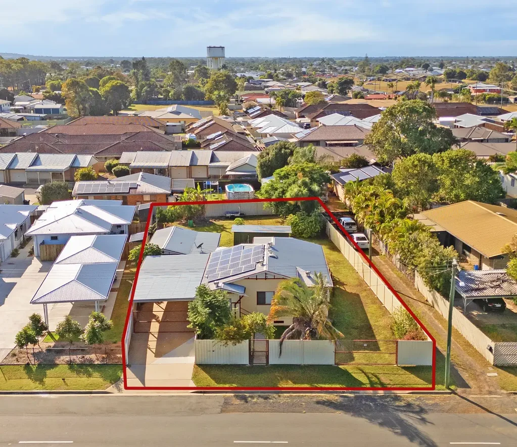 Avenell Heights 4房  4 Bedder with 2 Bathrooms, Solar, Shed and Huge Carport!