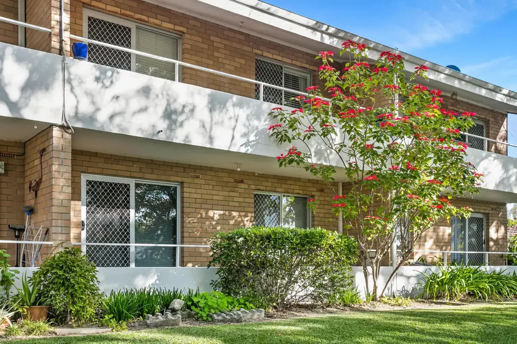 2/143 Edinboro Street, Joondanna, WA 6060