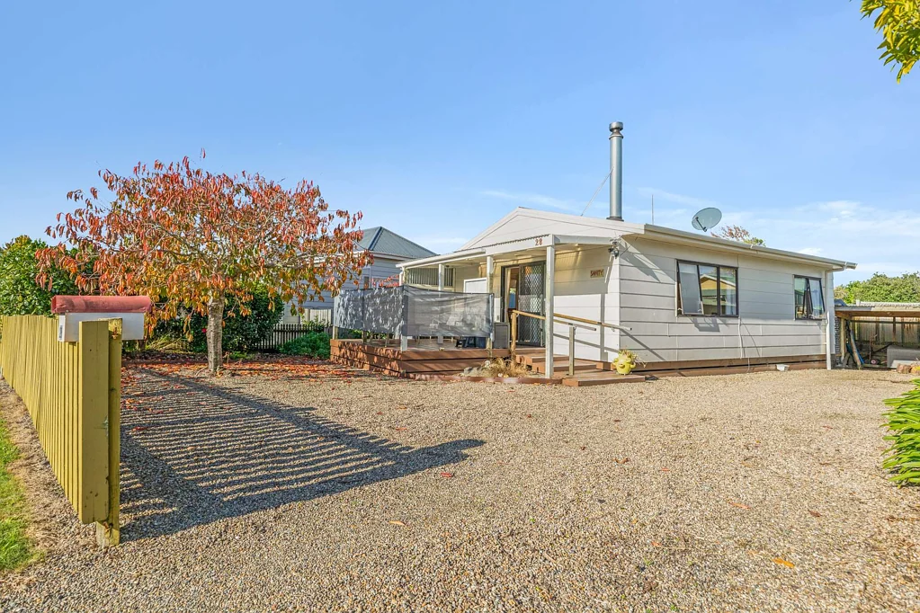 Waihi 1Kwarto Cosy Standalone Home in Superb Central Location