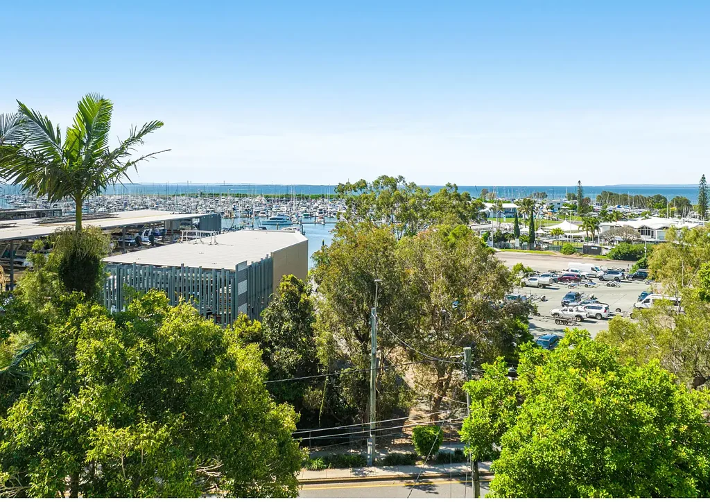 Manly 3房 蓝筹地址 458平米土地 难以匹敌位置 湾景码头景观 步行便利设施 学区房 高需求区域 Secure your position on The Royal Esplanade Manly.