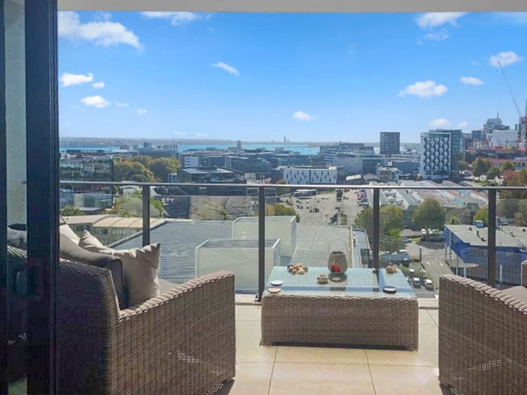 fully furnished 3 bedroom in the heart of the city