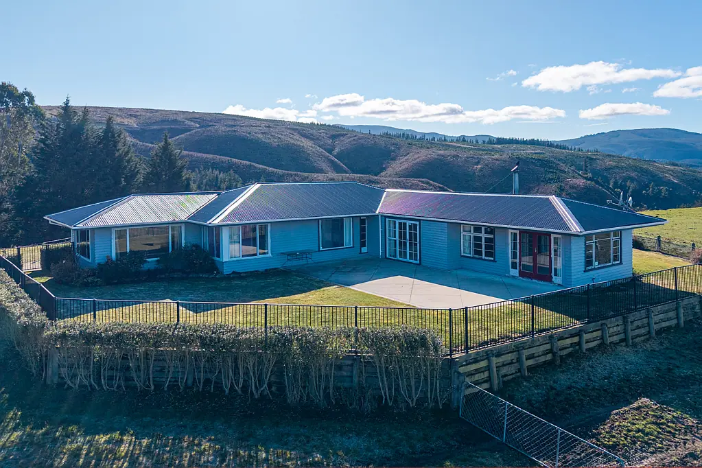 Waihaorunga Private Lifestyle With Great Views - 12 Hectares