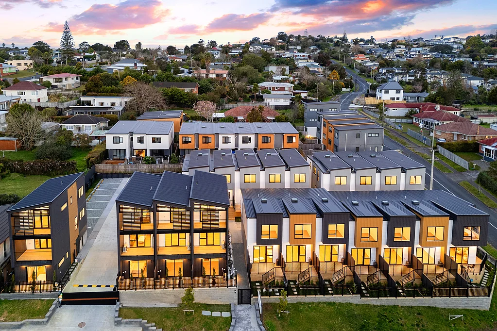 Glen Eden 3Kwarto Hi-Tech, Modern & Luxury Living in the West!