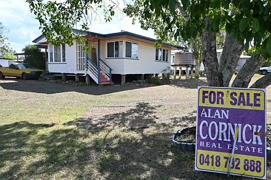 Monto 3Zimmer House with Semi Detached Granny Flat – Dual Income Potential in Monto QLD
