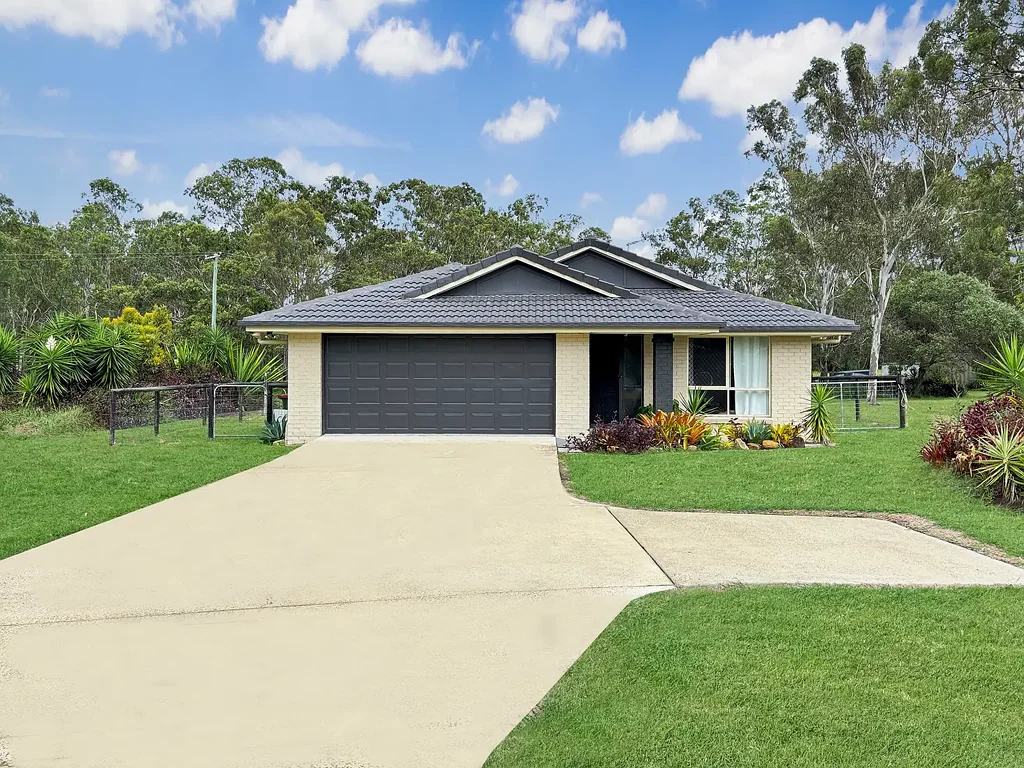Thagoona 4ห้องนอน FAMILY HOME IN SOUGHT AFTER THAGOONA CUL-DE-SAC